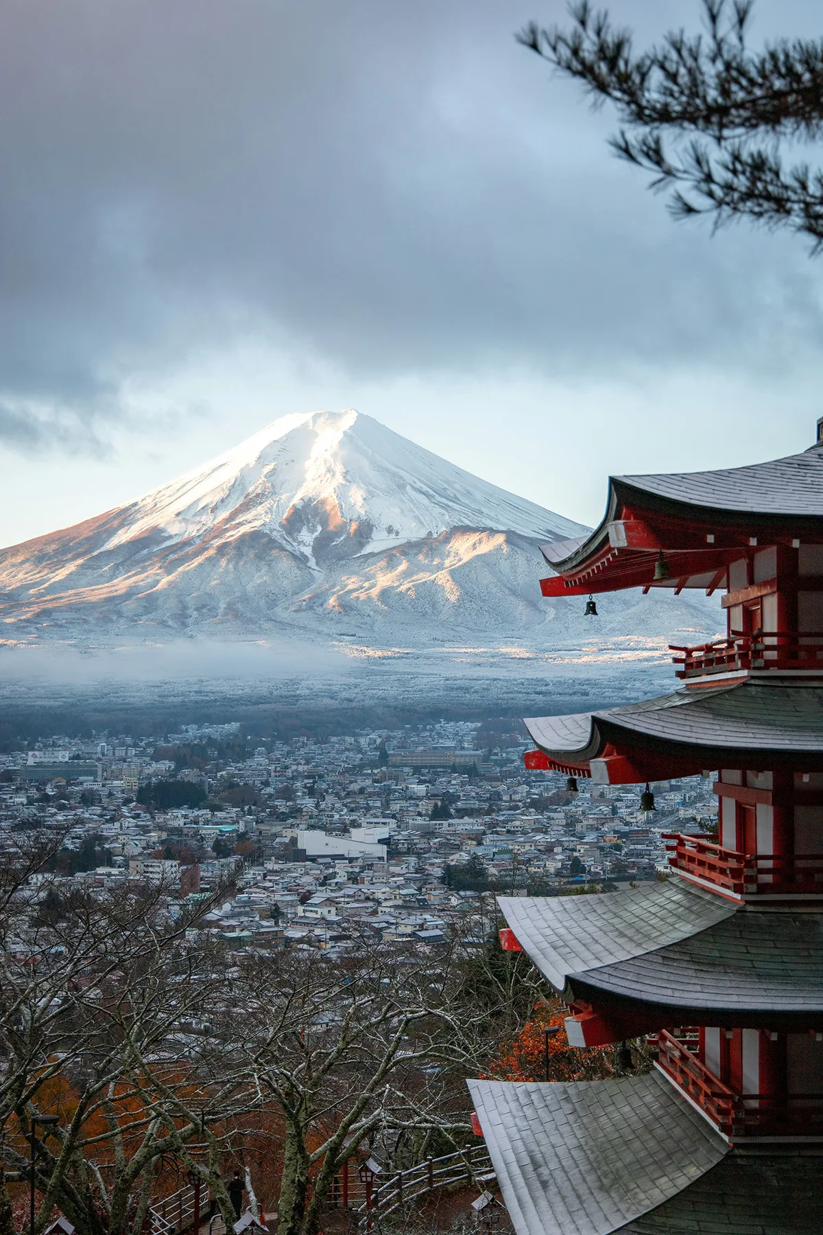 Vistas del Monte Fuji desde la pagoda Chureito en una luna de miel a medida por Japón